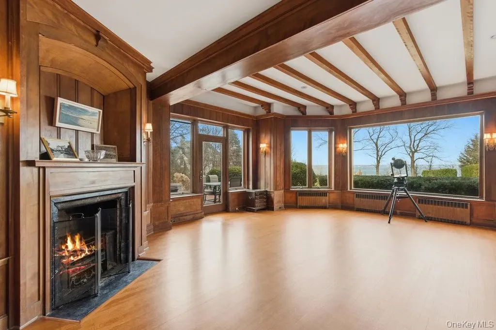 5 Cedar Lane Glen Cove NY 11542