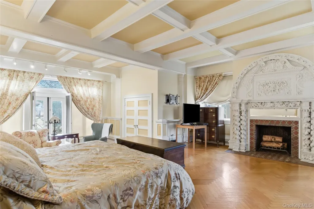 5 Cedar Lane Glen Cove NY 11542
