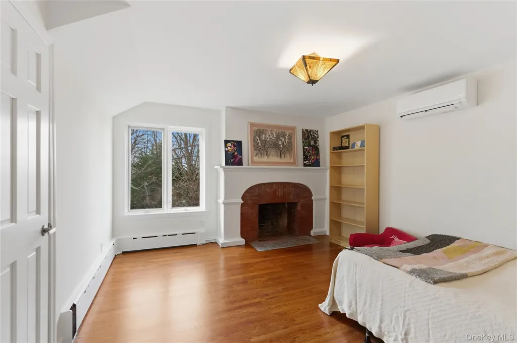 5 Cedar Lane Glen Cove NY 11542