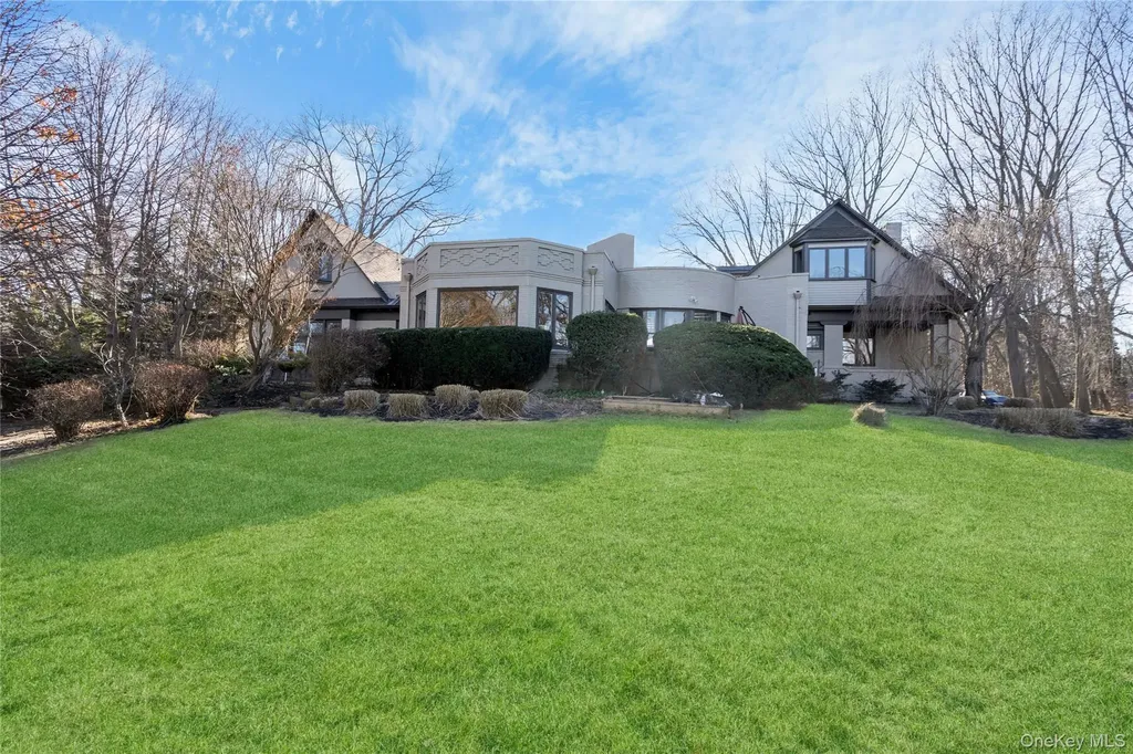 5 Cedar Lane Glen Cove NY 11542
