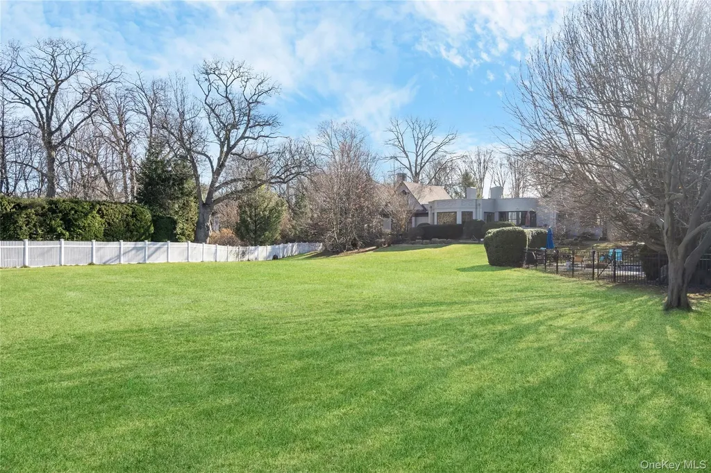 5 Cedar Lane Glen Cove NY 11542