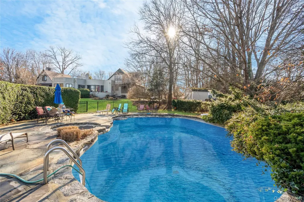 5 Cedar Lane Glen Cove NY 11542