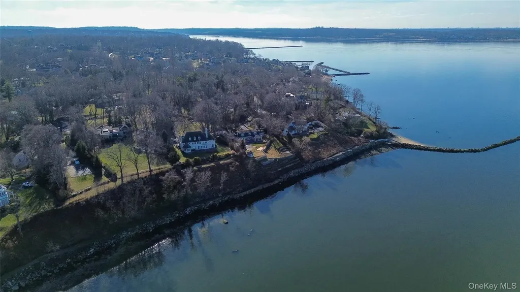 5 Cedar Lane Glen Cove NY 11542