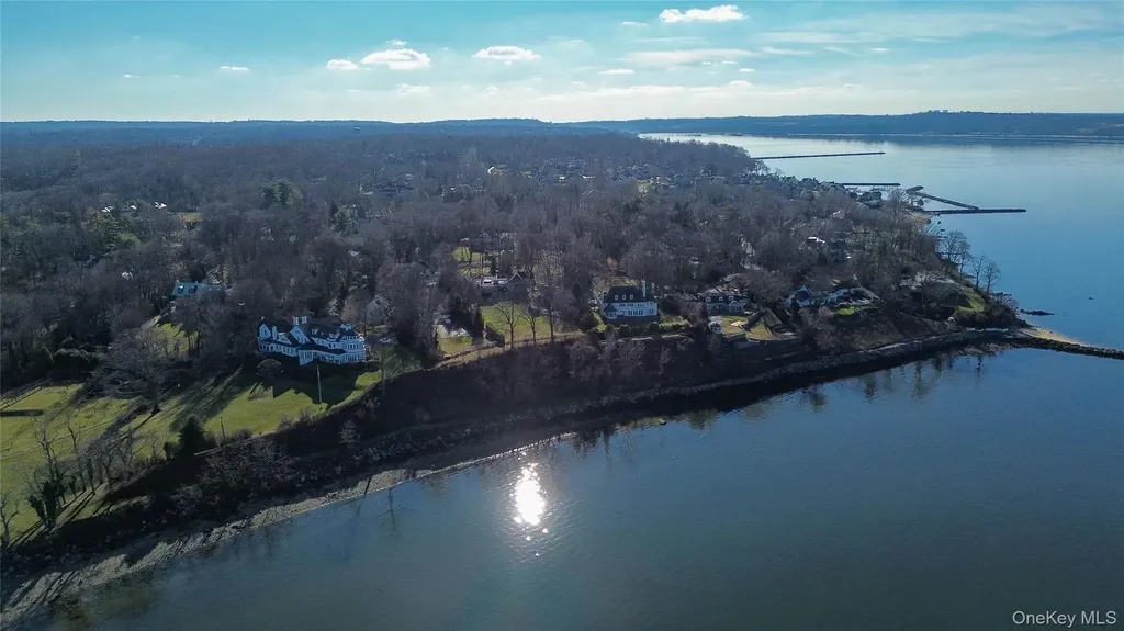 5 Cedar Lane Glen Cove NY 11542