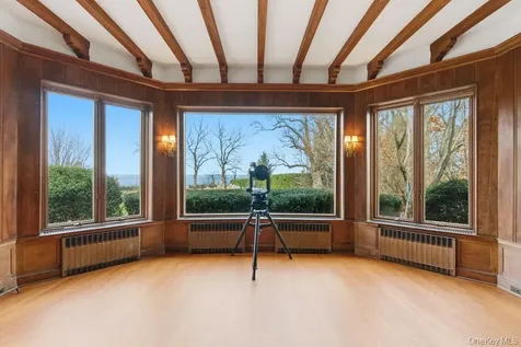 5 Cedar Lane Glen Cove NY 11542