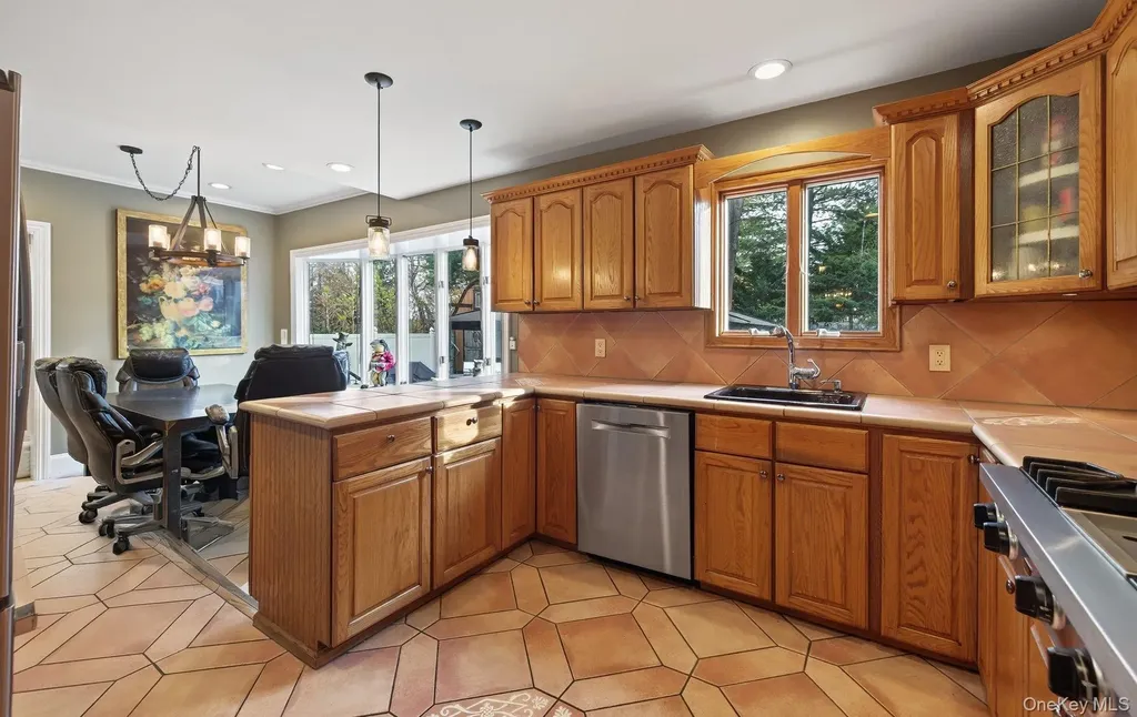110 Florida Avenue Commack NY 11725