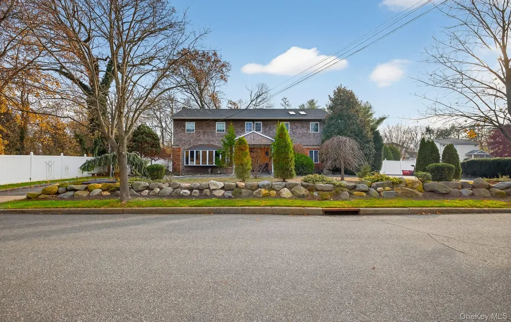110 Florida Avenue Commack NY 11725