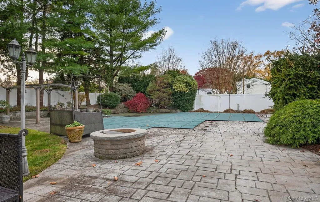 110 Florida Avenue Commack NY 11725