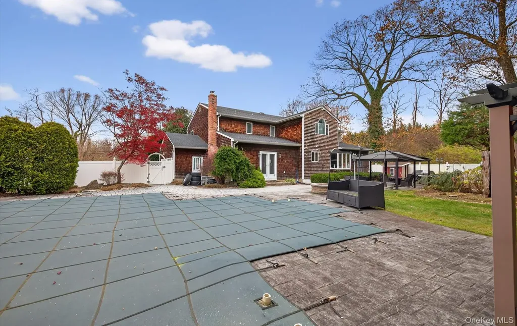 110 Florida Avenue Commack NY 11725
