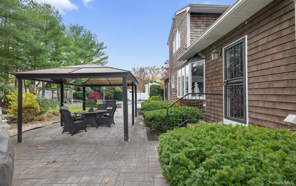 110 Florida Avenue Commack NY 11725