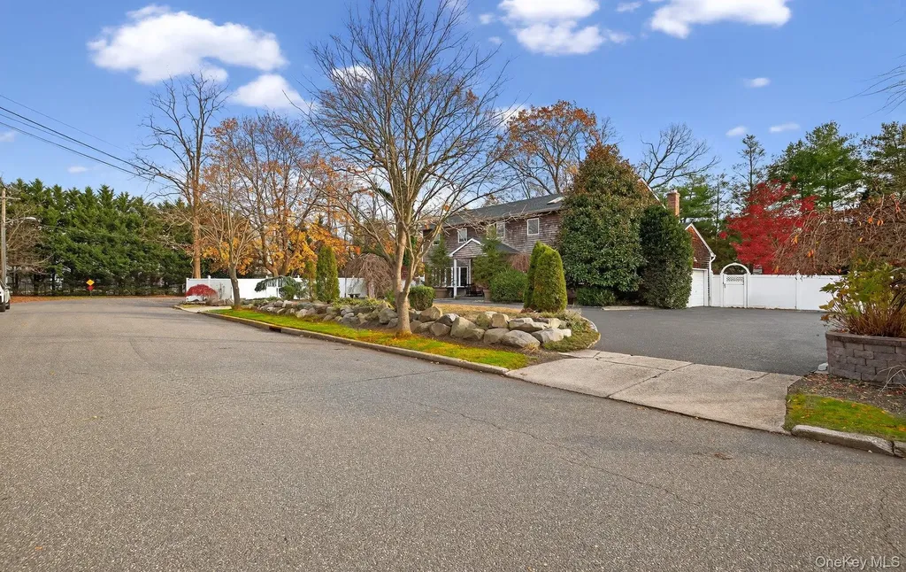 110 Florida Avenue Commack NY 11725