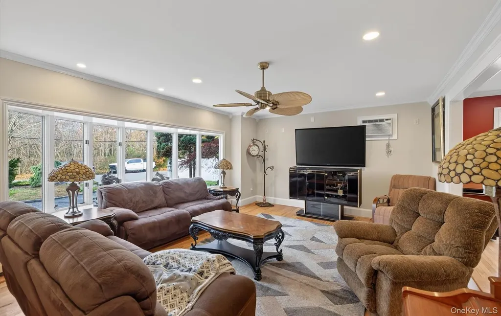 110 Florida Avenue Commack NY 11725