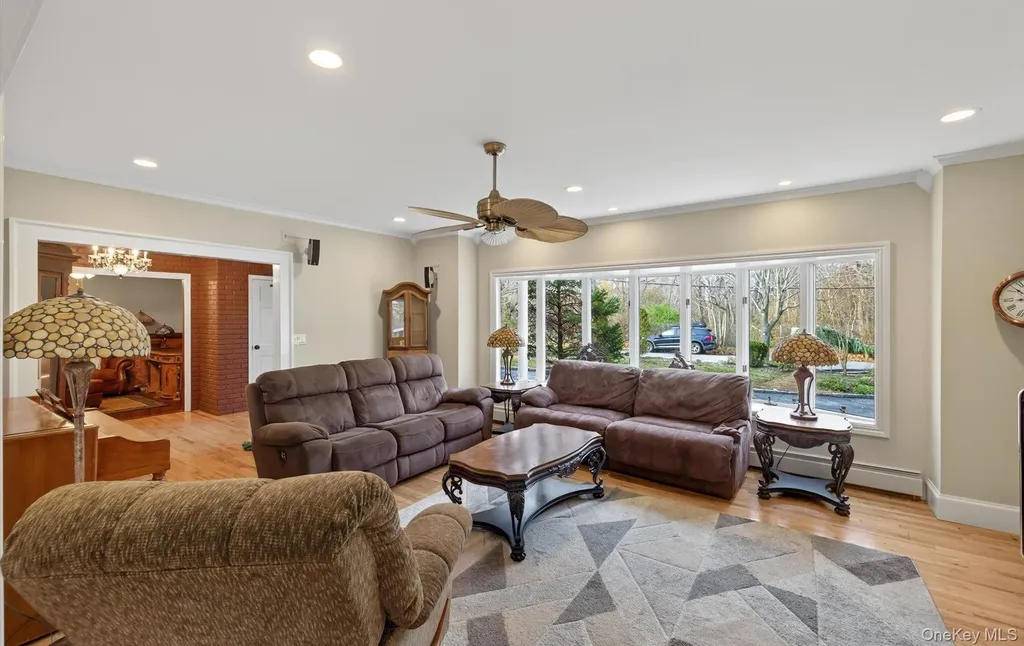 110 Florida Avenue Commack NY 11725