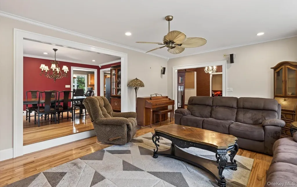 110 Florida Avenue Commack NY 11725