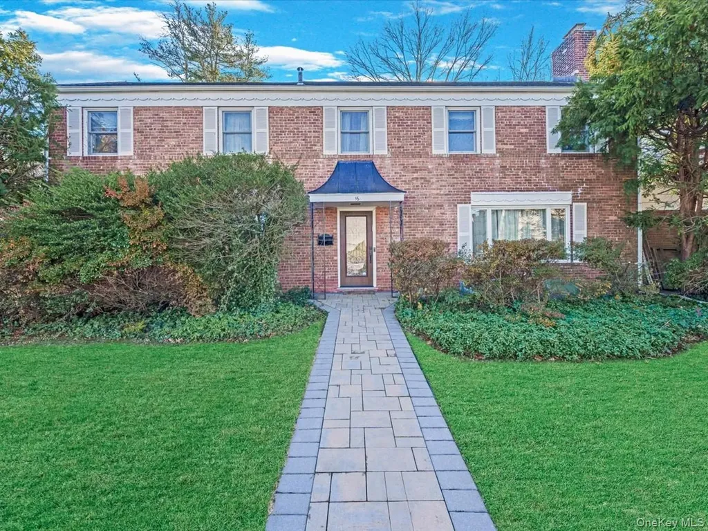 16 Wooleys Lane Great Neck NY 11023
