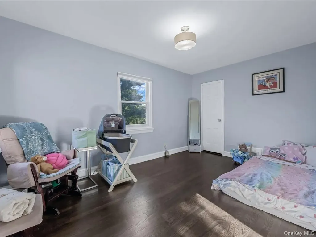 16 Wooleys Lane Great Neck NY 11023