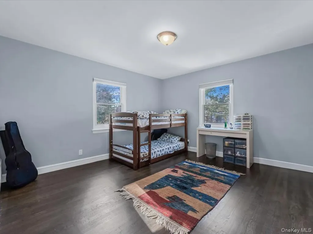 16 Wooleys Lane Great Neck NY 11023