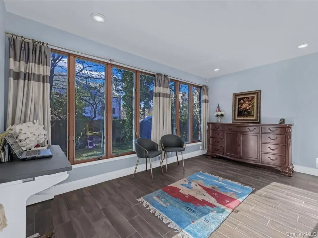 16 Wooleys Lane Great Neck NY 11023