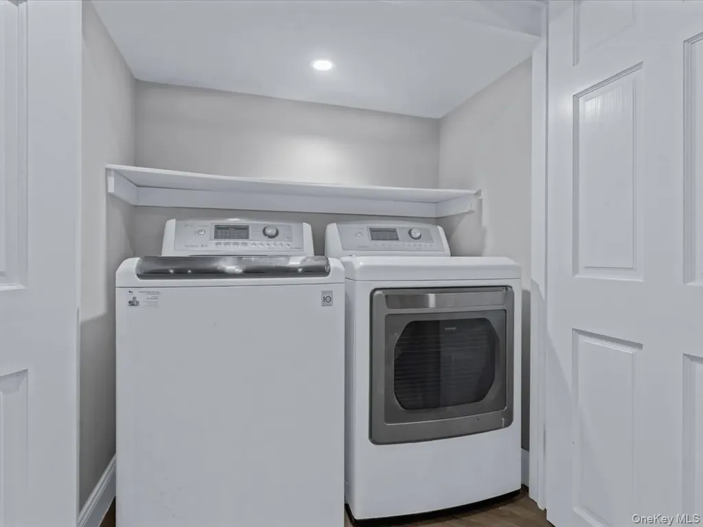 16 Wooleys Lane Great Neck NY 11023