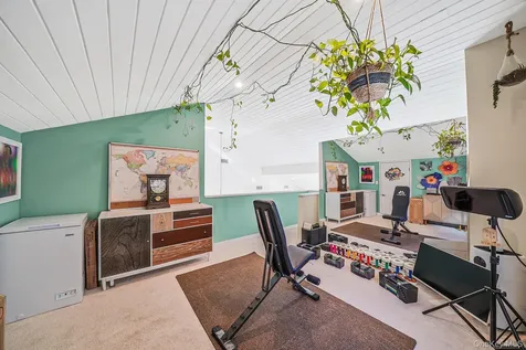 4 Malcolm Street Bellport NY 11713