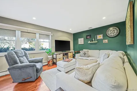 4 Malcolm Street Bellport NY 11713