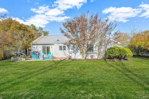 4 Malcolm Street Bellport NY 11713
