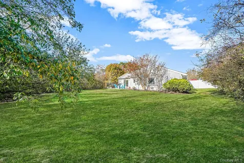 4 Malcolm Street Bellport NY 11713