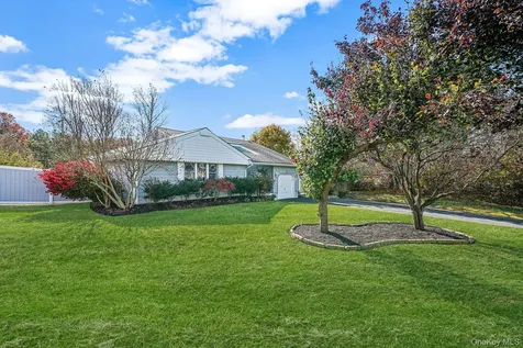 4 Malcolm Street Bellport NY 11713