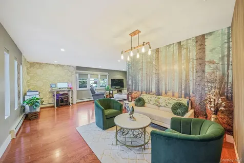 4 Malcolm Street Bellport NY 11713