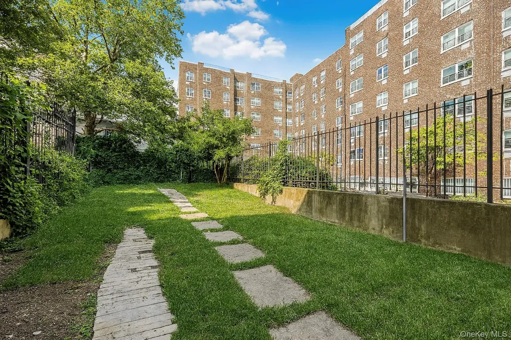 975 E 178th Street Bronx NY 10460