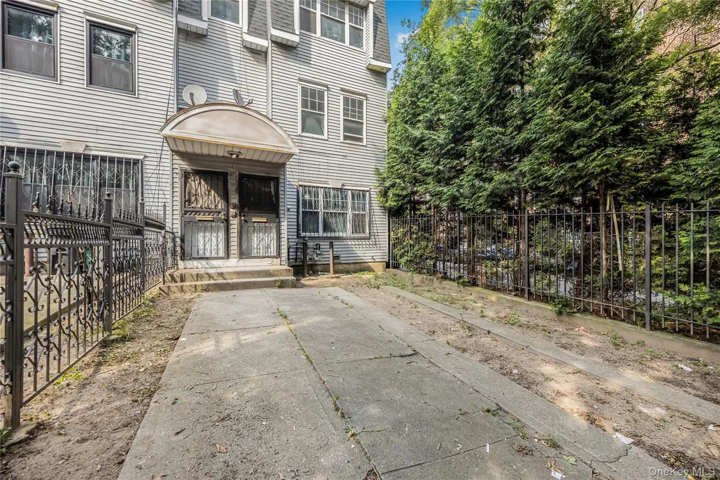 975 E 178th Street Bronx NY 10460