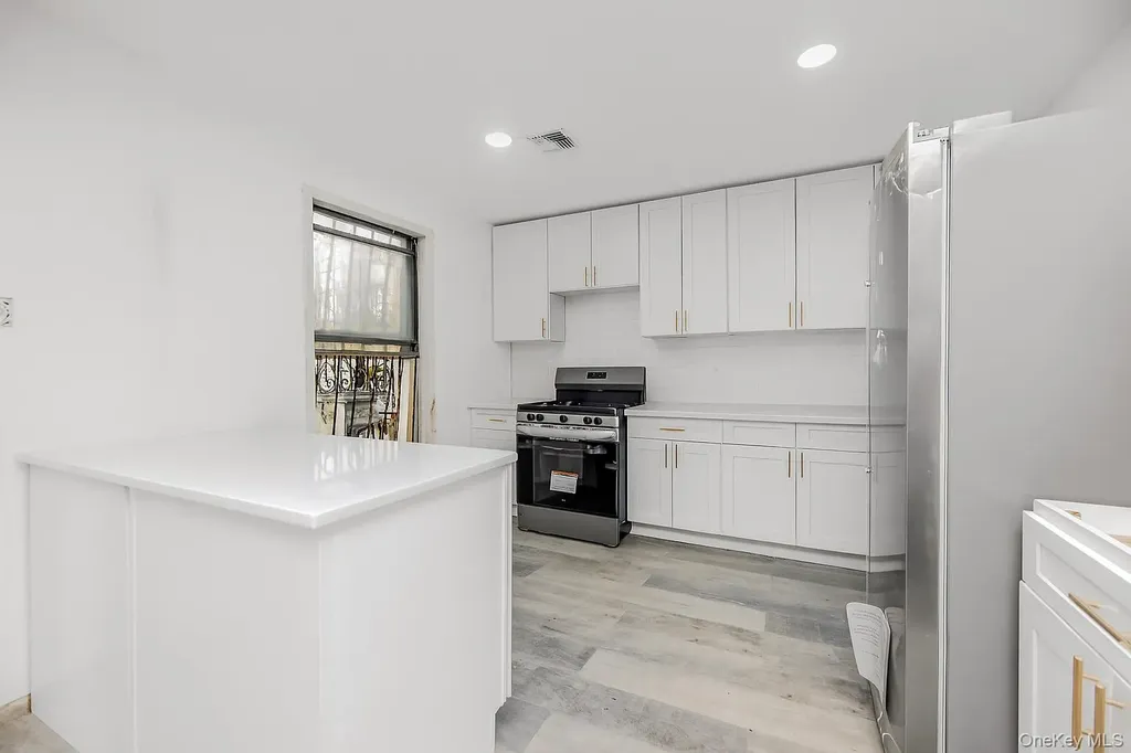 975 E 178th Street Bronx NY 10460
