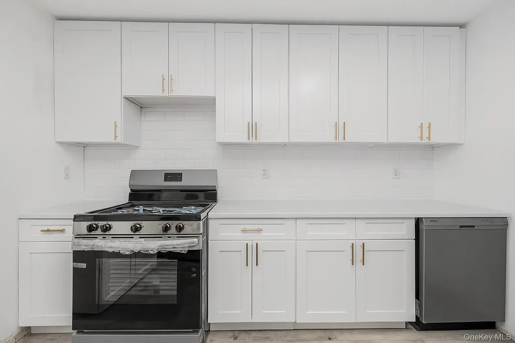 975 E 178th Street Bronx NY 10460
