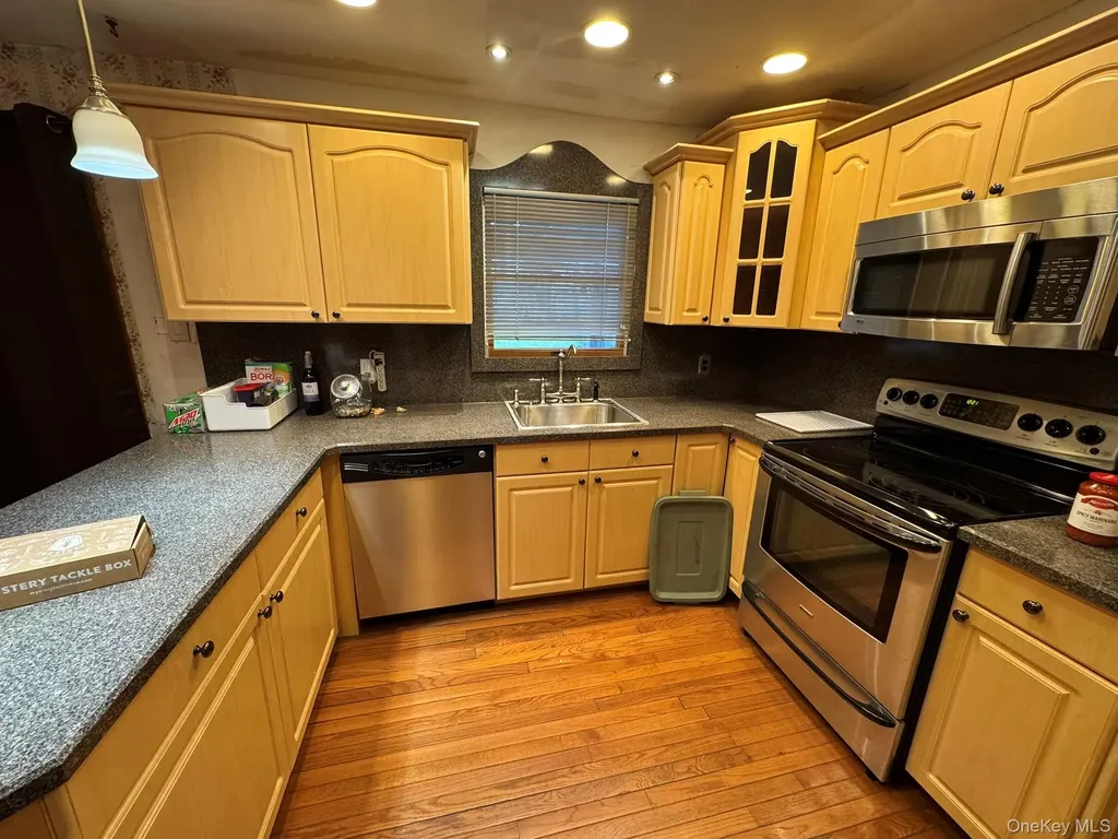41 Broadway Shirley NY 11967