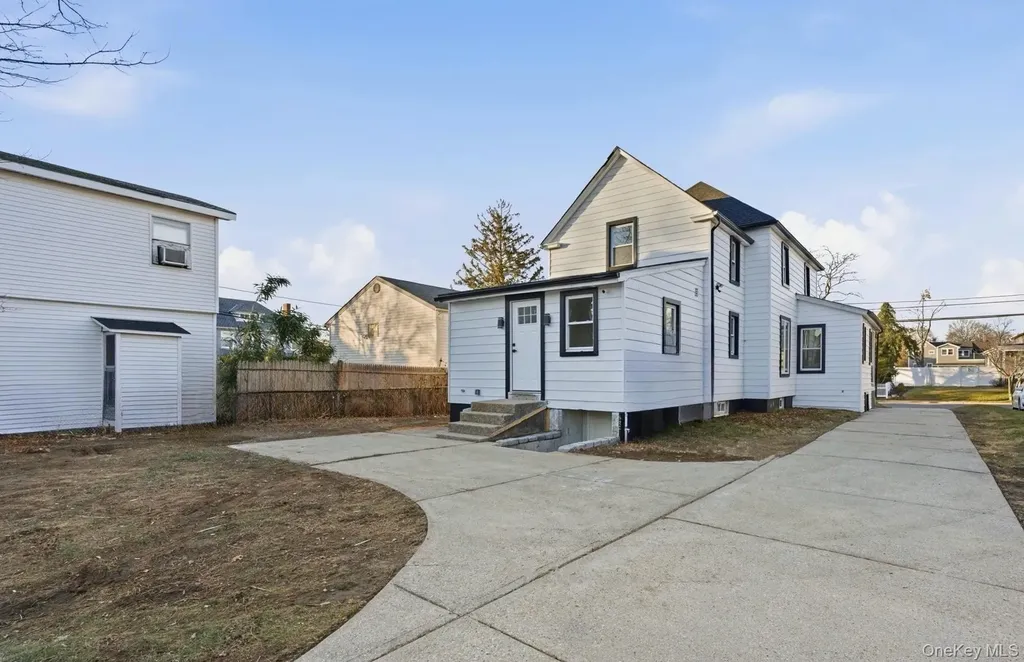 135 Whaley Street Freeport NY 11520
