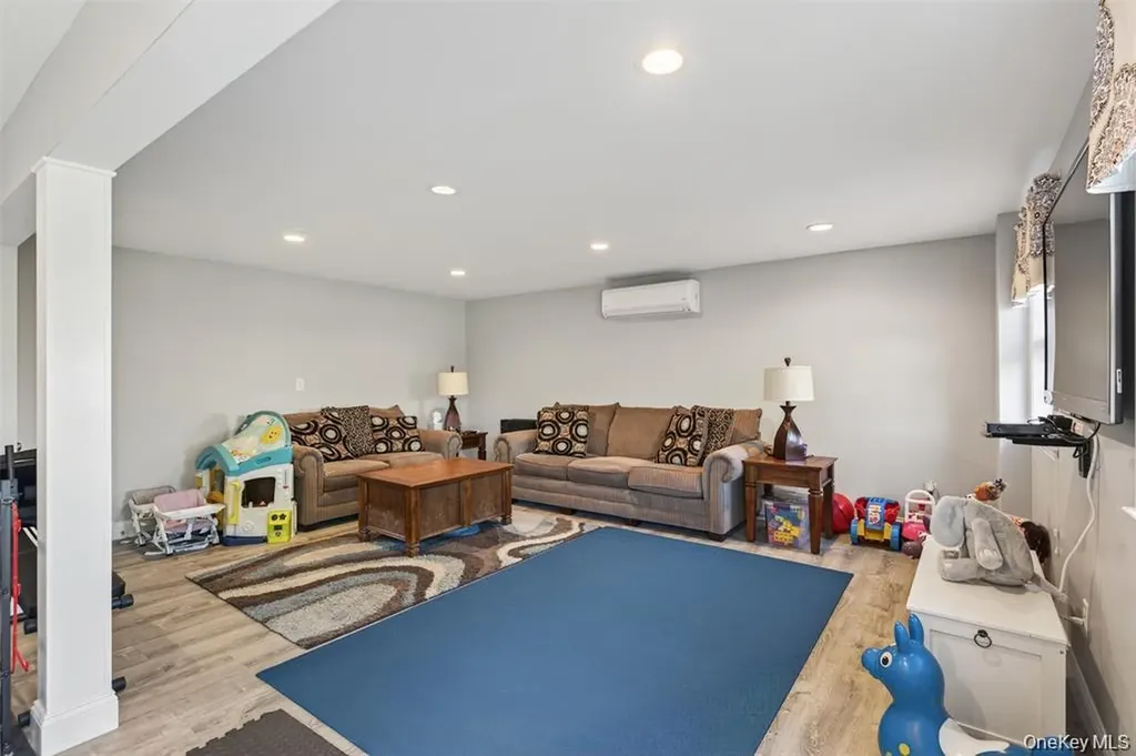 2 Harcourt Cosman Drive Newburgh NY 12550