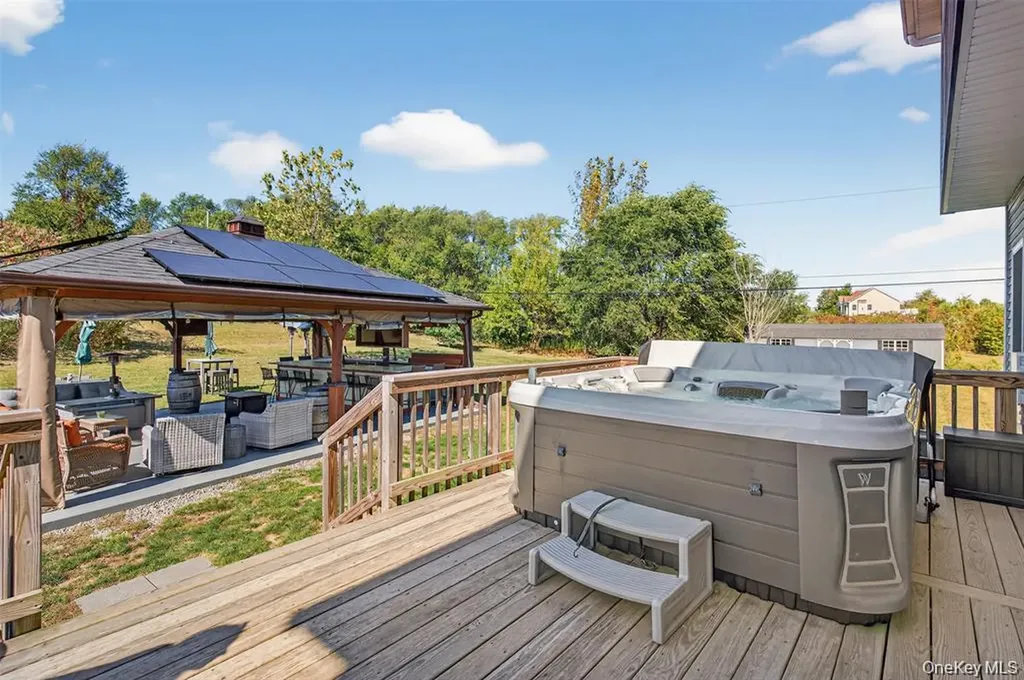 2 Harcourt Cosman Drive Newburgh NY 12550
