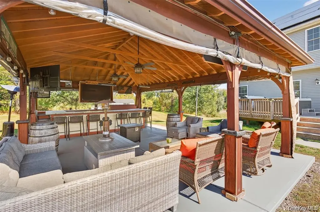 2 Harcourt Cosman Drive Newburgh NY 12550