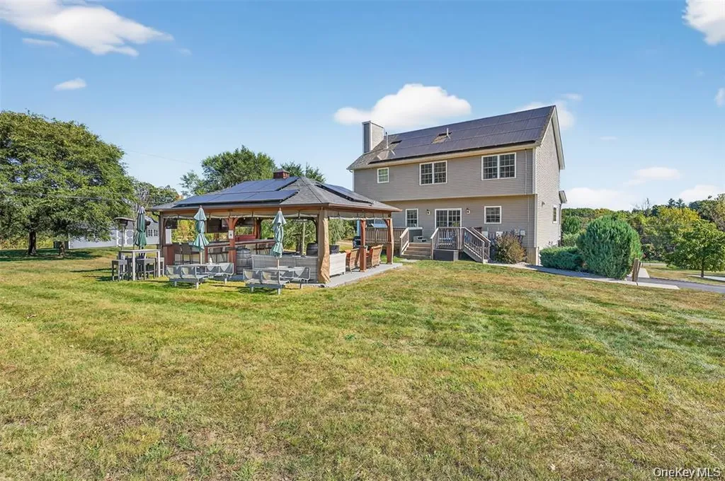 2 Harcourt Cosman Drive Newburgh NY 12550