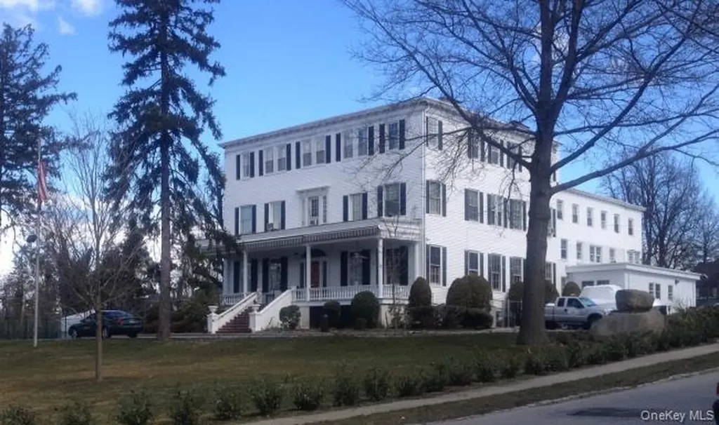 331 Richmond Road Douglaston NY 11363
