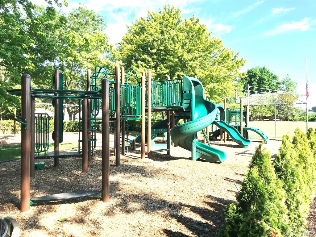 331 Richmond Road Douglaston NY 11363