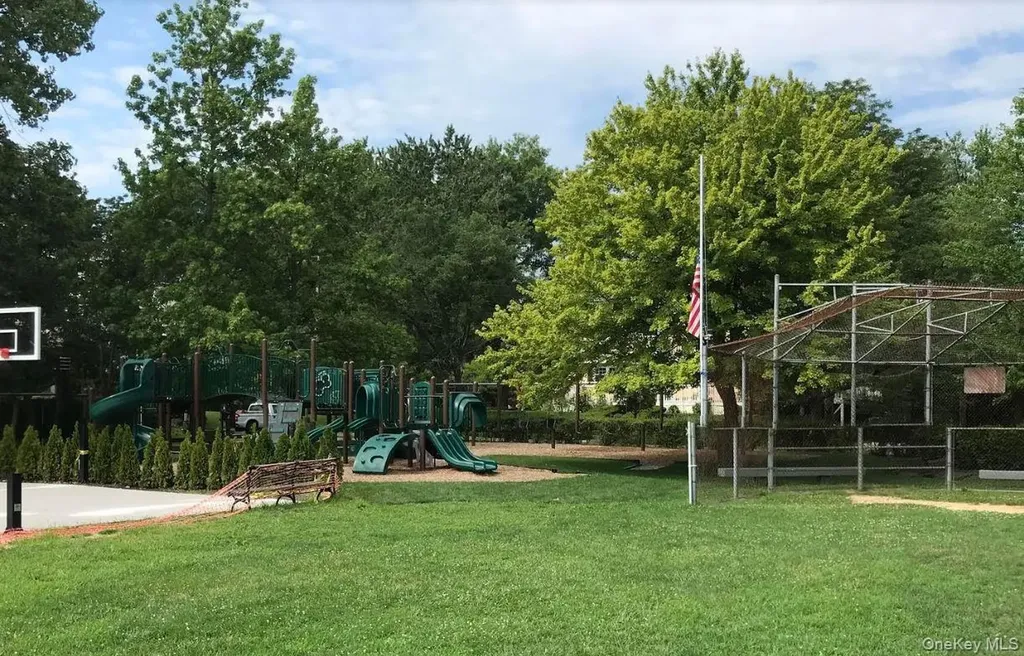 331 Richmond Road Douglaston NY 11363