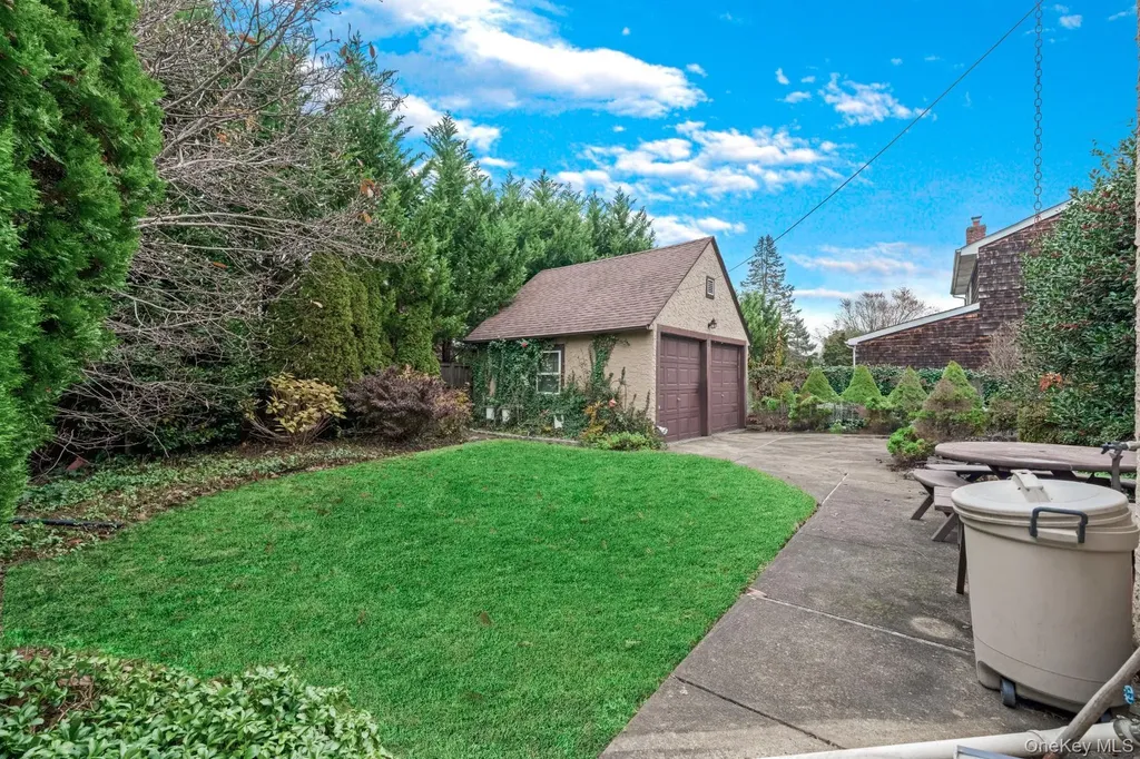 331 Richmond Road Douglaston NY 11363
