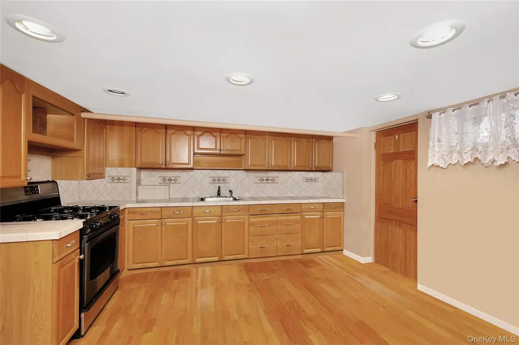 6451 59th Avenue Maspeth NY 11378