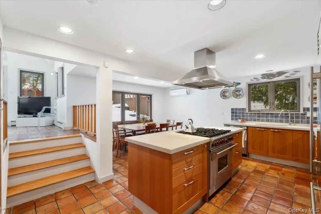 36 Stoneyside Drive Larchmont NY 10538