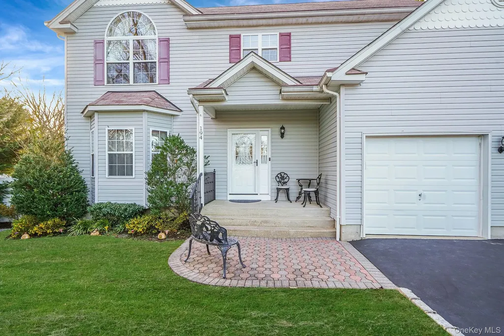 194 Oxhead Road Centereach NY 11720