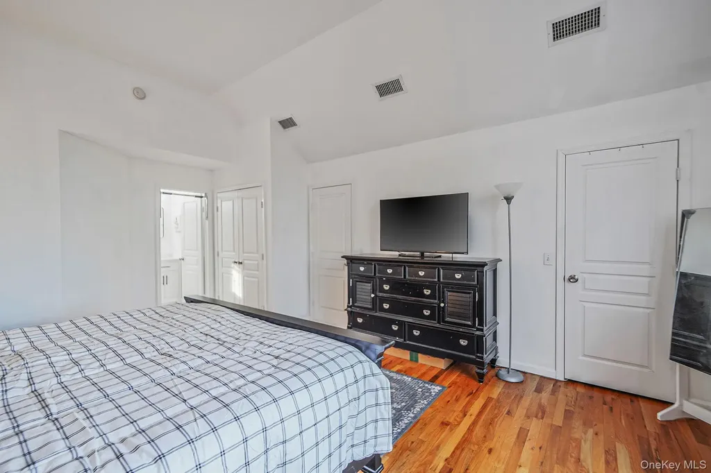 194 Oxhead Road Centereach NY 11720