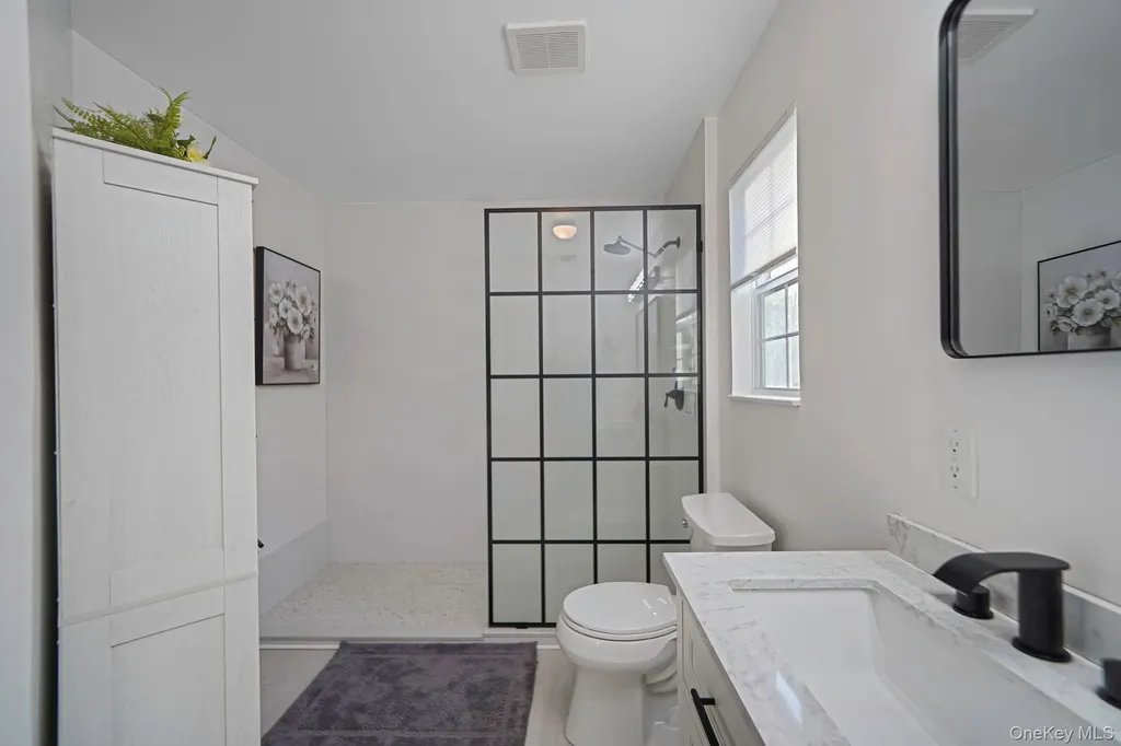 194 Oxhead Road Centereach NY 11720