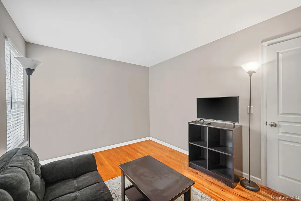 194 Oxhead Road Centereach NY 11720