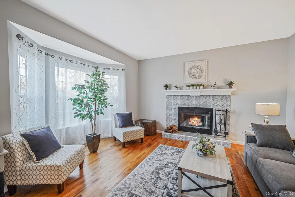 194 Oxhead Road Centereach NY 11720